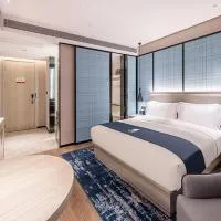 Echarm Hotel Nanning Jinhu Square Metro Station Branch, хотел в Нанинг