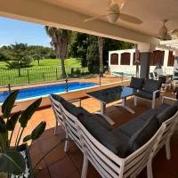 The Santander Villa, hotell i Orihuela Costa