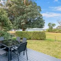 Charming Cottage by the Water Pet Friendly WoyWoy, Hotel in Woy Woy