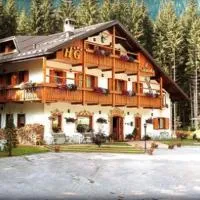 Hotel Garnì Il Cirmolo, hotel din Rocca Pietore