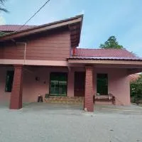Lovely Familia Inn - Unit Lupine, hotel em Macang