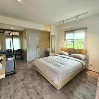 โรงแรมดีรูม D Room, hotel v destinaci Samut Prakan