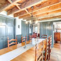 Historic Home with Deck in Downtown Milton!, hotel poblíž Sussex County Airport - GED, Milton
