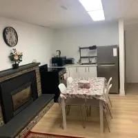 Millpond Basement Units, готель у місті Ричмонд-Гілл