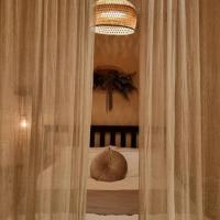 Private Pension Jacuzzi Gurmistar, hotel in Jeju