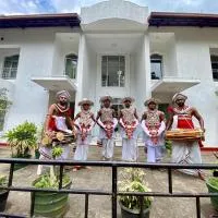 Paramount Hotel Pussellawa، فندق في Pussellawa