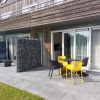 AMELAND-Appartement "APHRODITE" , eigen KEUKEN, Zonnig TERRAS, Verwarmd ZWEMBAD, nabij DORP, DUINEN en STRAND、ホルムのホテル