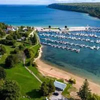 Lions Head Beach Motel & Cottages - WATERFRONT, хотел в Лайънс Хед