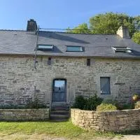 Peaceful Retreat in Traditional Stone House, hotel u gradu Pluvigner