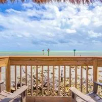 Bright 2BR Condo with Breathtaking Ocean View, hôtel à Tavernier