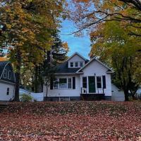 Vintage Vacation Villa, hotel poblíž Manistee County-Blacker - MBL, Manistee