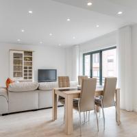 Host Wise - Bright Seaside Flat, Hotel in P&oacute;voa de Varzim