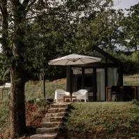 Glamping Osada, hotel v destinácii Hyskow