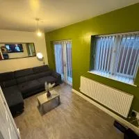 3- Bedroom House -Private Parking - contractors welcome- 2 Min M62, hotel a Greetland