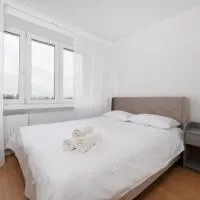 Górna Pleasant Apartment by BookingHost, hotel en Rokicie