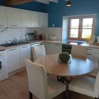 Palleville에 위치한 호텔 Maison indépendante à la ferme