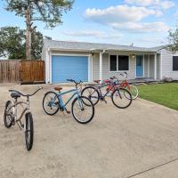 Adorable Southside ATM Cottage with Bikes, Pets OK, hotel perto de Aeroporto Easterwood (Easterwood Field) - CLL, College Station