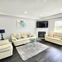 Beautiful 3 bedroom Entire detached home, מלון בוויטבי