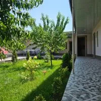 Galstyans Hotel Zvartnots Airport、Pʼarakʼarにあるズヴァルトノッツ国際空港 - EVNの周辺ホテル