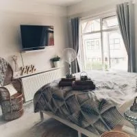'Aqua View' New Brighton Beach SELF CHECK IN - 1 bedroom with BALCONY & VIEW, hotel a New Brighton