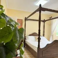 Cajigal Farmhouse - high speed converge internet and AC in 2 bedrooms, hotel di Badoc