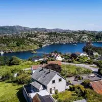 Fjord-View Retreat with Free Parking and Fast Internet, hotel en Nese