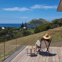 XSPOT Medlands Beach House - Ocean views - Short stroll to the beach, hotel poblíž Letiště Great Barrier Island - GBZ, Medlands