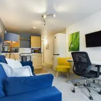 Lovely 1 bedroom apartment with parking, hotel i Tilehurst