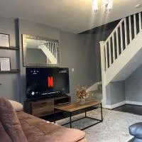 Entire Home in Middleton, Manchester, hotel a Middleton