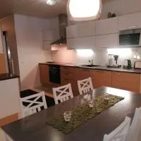 Majoituspalvelu Nurmi Apartment Oksapolku 2 B Deluxe Huoneisto 103m2, hotel a Raahe