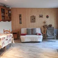 studio aux pieds des cimes, hotel v destinácii Enchastrayes