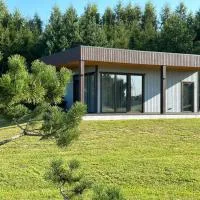 Five Pine Resort, hotel di Darbėnai