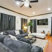 Updated Cottage w/ Fireplaces in North Greenwood!, hotel en Greenwood