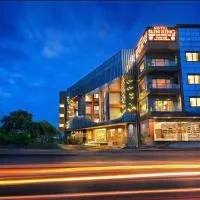 Hotel Sun Ring، فندق في Tājganj