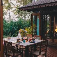 Villa Fiesta - Beachfront Getaway，Verna的飯店