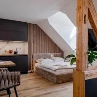 Apartmán Loft l Main Square Stay with Luxury Bath, hotel a Nová Baňa