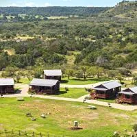 Enchanted Rockview Cabins, hotel em Crabapple