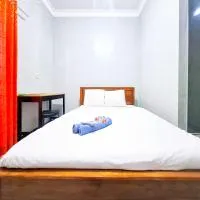 Q-Five Guest House YIA Kulon Progo Mitra RedDoorz، فندق في Temon