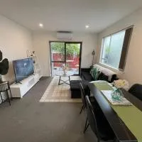 Cosy And Stylish Single Level 2 Bed Home Near CBD, hotel a Linwood