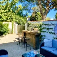 Maisonnette au cœur des Alpilles, hotel di Mouriès