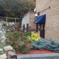 Paris Plaza, hotel i Elliot Lake