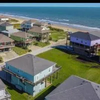 JUST LISTED Beach House Steps Away from the Beach, hotel Bolivar Peninsulában