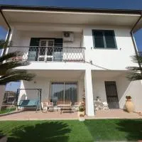 Country house with view on Syracusae gulf, hotel em Solarino
