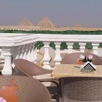 Pyramids High View Inn, отель в городе Giza