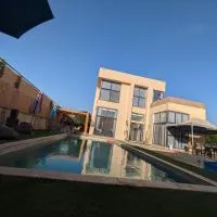 Aeropuerta Mini Villa - Private self check-in Layover near Airport، فندق في Al Qasţal