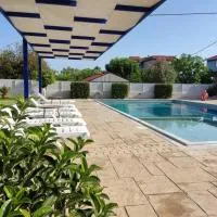 Anesis Village Studios and Apartments, מלון בלייה