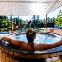 Sapphire Springs Holiday Park and Thermal Pools, viešbutis mieste Katikati