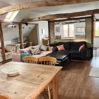 The Cart Loft - Private Apartment on farm in Rye, hotel en Peasmarsh