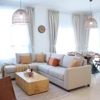Stylish 3BR Haven - Golfside Elegant Luxe Retreat, Hotel in Yas Island