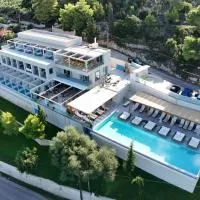 Myzith Luxury Suites, hotel v destinácii Kerion